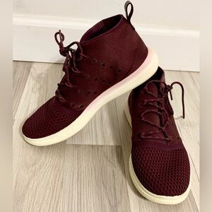 Under Armour sneakers women’s Burgundy High-Top Sneakers 7.5 new